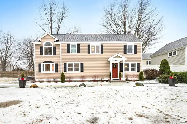 3 Summer St, Topsfield, MA 01983