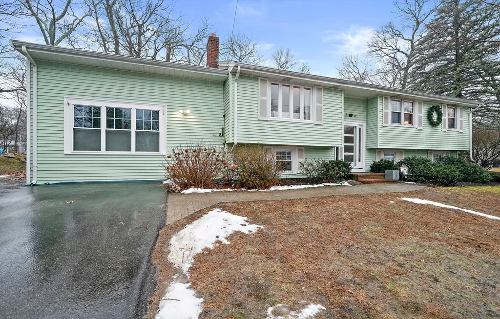 26 Sun Valley Dr, Braintree, MA 02184 - Image #1