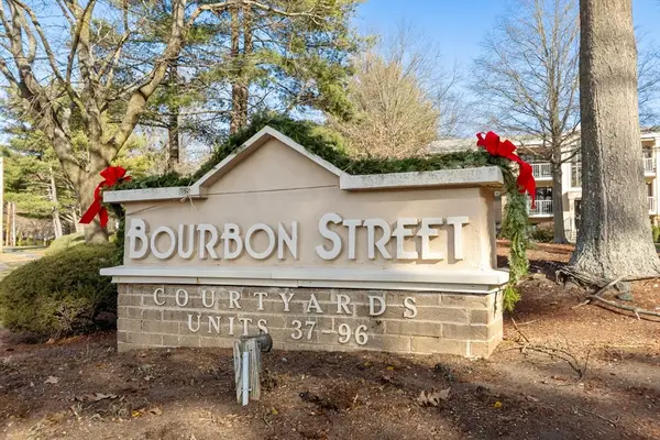 17 Bourbon St #76, Peabody, MA 01960