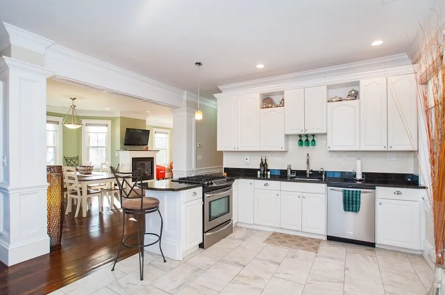 232 Melrose St #2, Newton, MA 02466 - Image #2