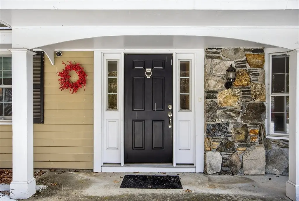 11 Smokerise Dr, Chelmsford, MA 01824 - Image #1