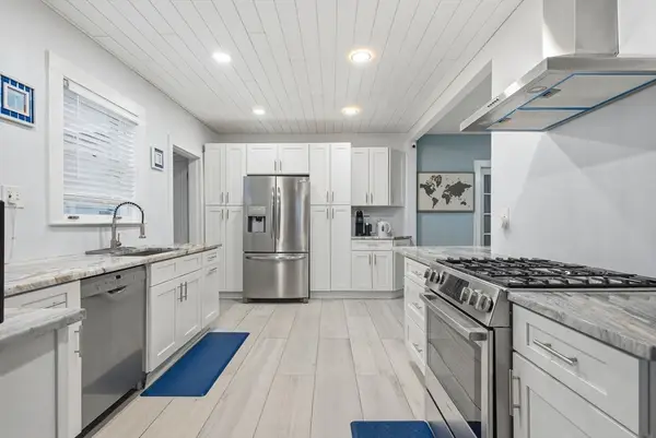 993 Shirley St, Winthrop, MA 02152