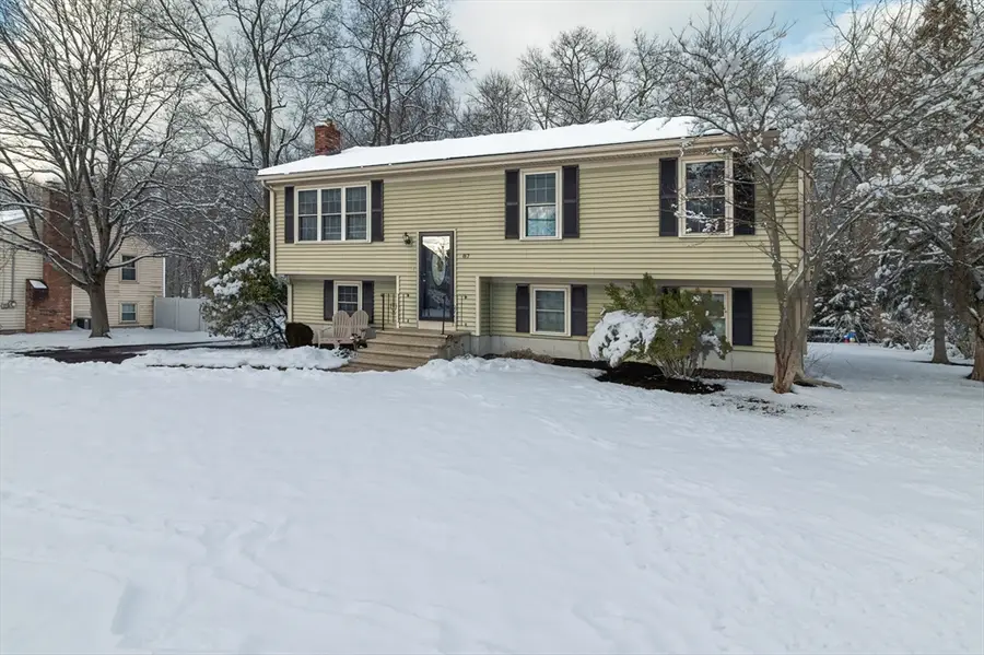 87 Tanglewood Dr, Attleboro, MA 02703 - Image #2