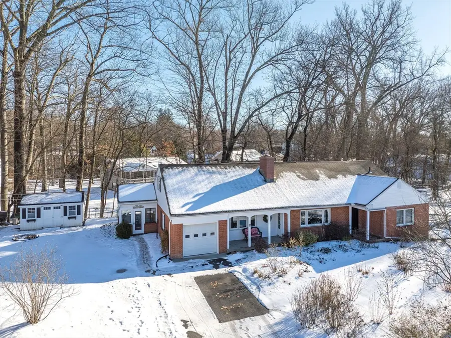 51 Candice Cir, Springfield, MA 01107 - Image #2