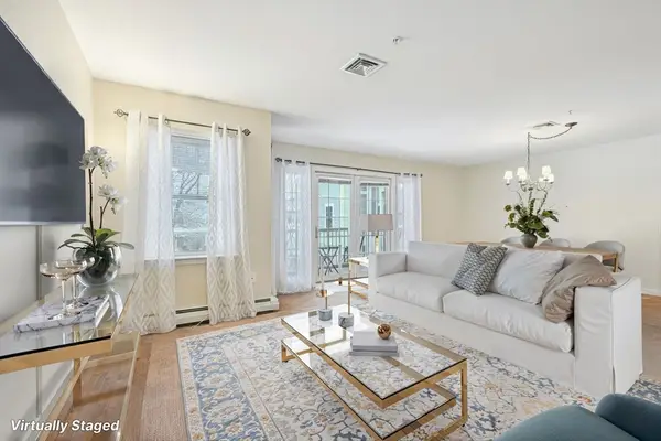 34 Meetinghouse Lane #208, Stow, MA 01775