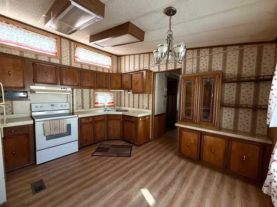 15 Nelligan Dr, Chicopee, MA 01020 - Image #3