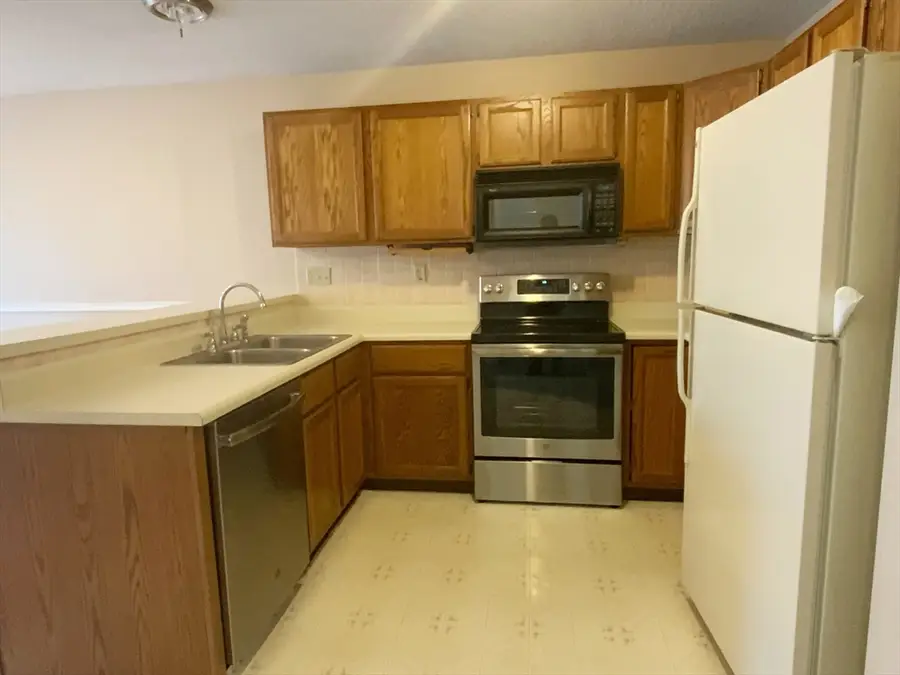 10 Castlegate Dr #10, Springfield, MA 01129 - Image #2