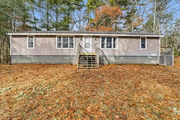 10 Old Thompson St, Middleboro, MA 02346