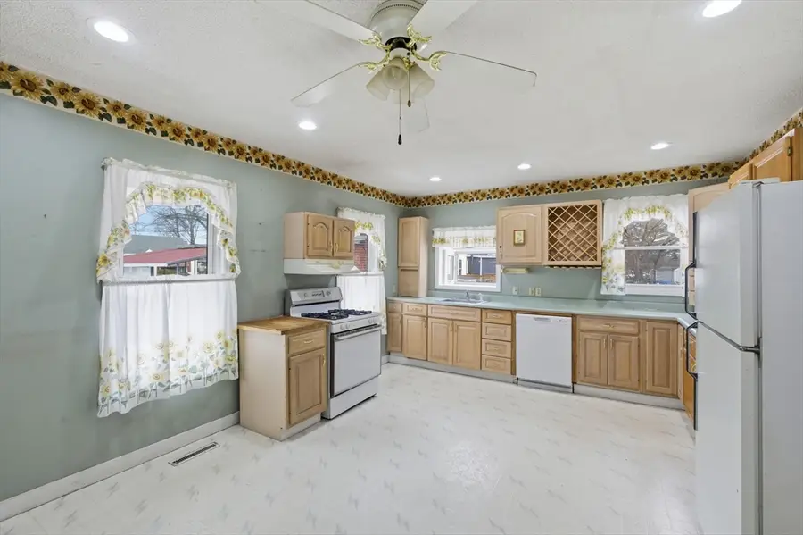 108 Marshall Rd, Lowell, MA 01852 - Image #3