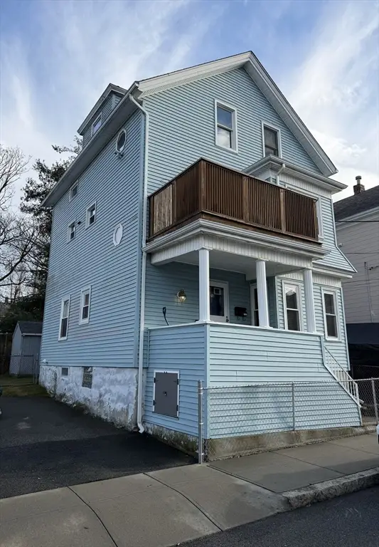 76 Church St, Fall River, MA 02724