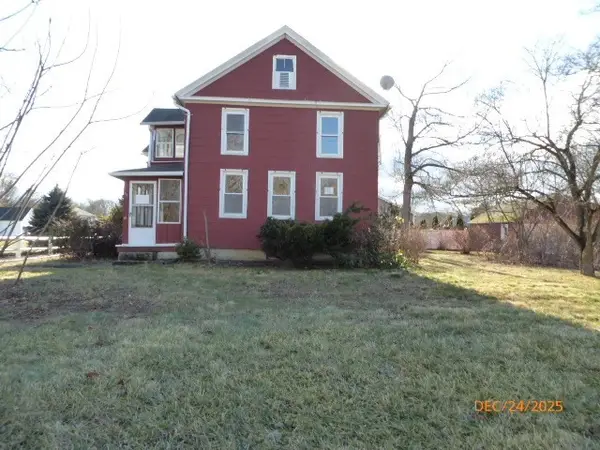 49 South St, Agawam, MA 01001