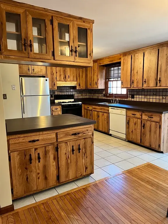 277 Loon Hill Rd, Dracut, MA 01826 - Image #2
