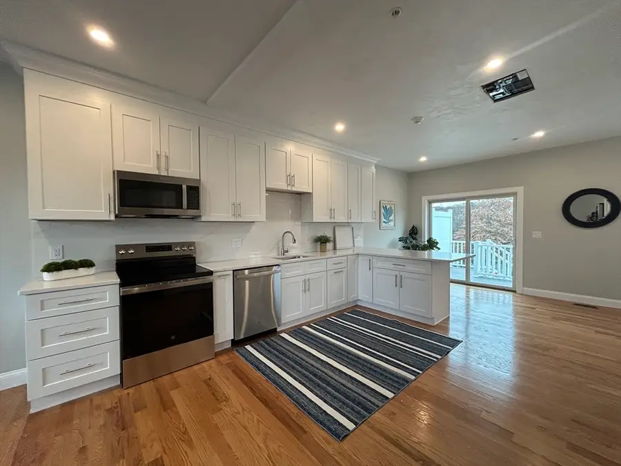 10 Windsor Street #B, Worcester, MA 01605 - Image #2