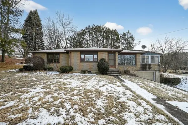 567 Dennison Dr, Southbridge, MA 01550