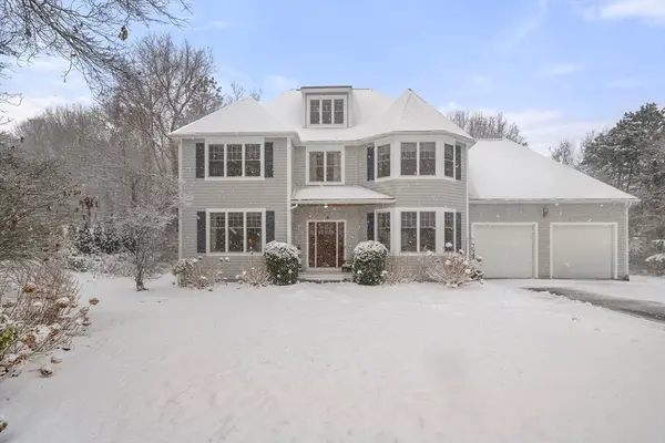 8 Jillian Dr, Bourne, MA 02532