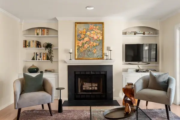 160 Pine Street #12, Newton, MA 02466