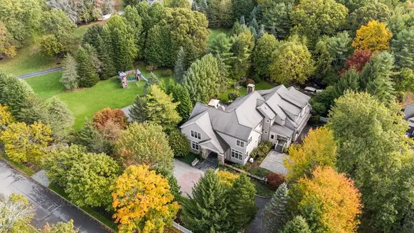 9 Stonegate Dr, Westwood, MA 02090