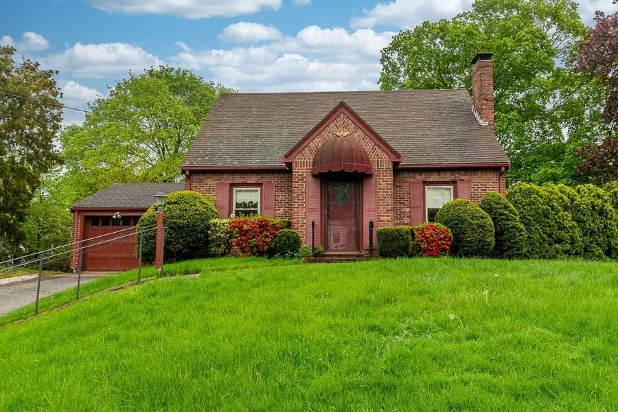 18 Winter St, Dedham, MA 02026 - Image #2