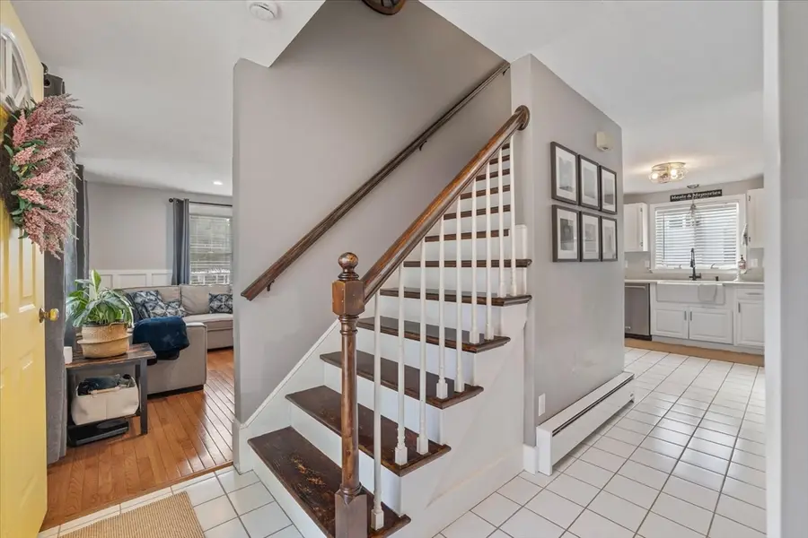 19 Fernwood Dr, Rutland, MA 01543 - Image #2