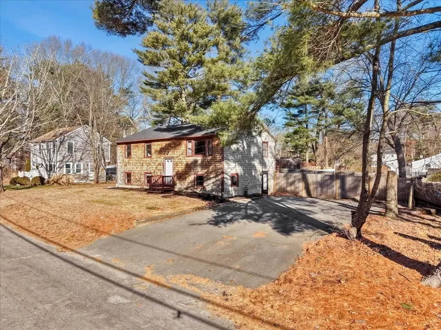 37 Annawon Dr, Halifax, MA 02338 - Image #3
