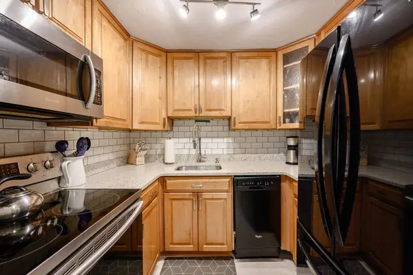 53 Will Dr #143, Canton, MA 02021