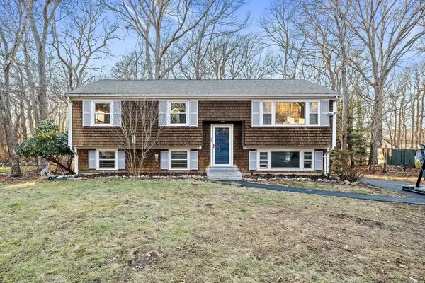 38 Winthrop Dr, Marshfield, MA 02050