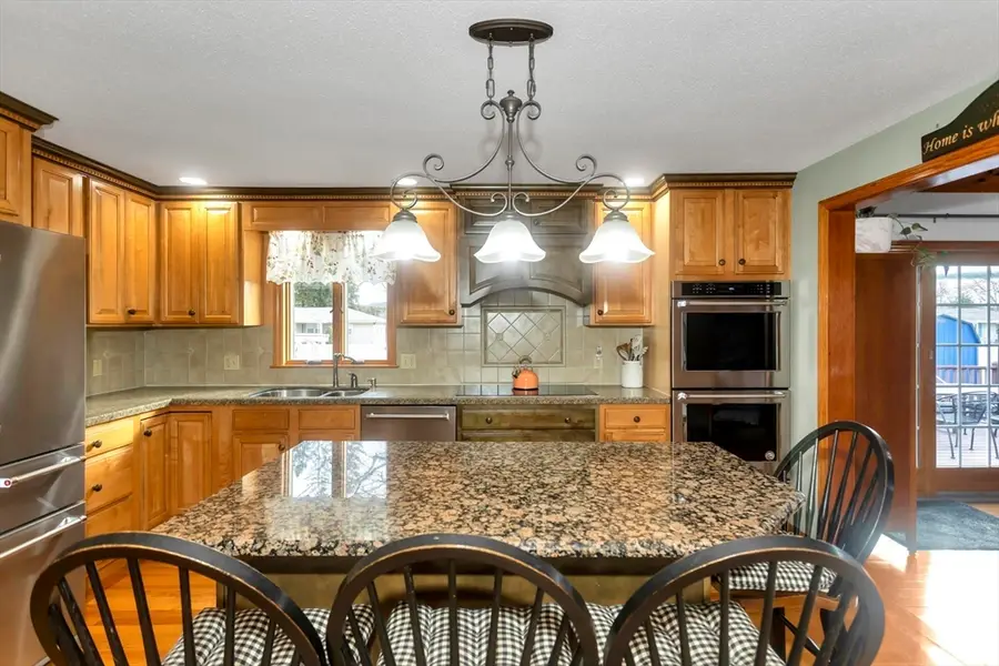 47 Roberta Cir, Agawam, MA 01001 - Image #2