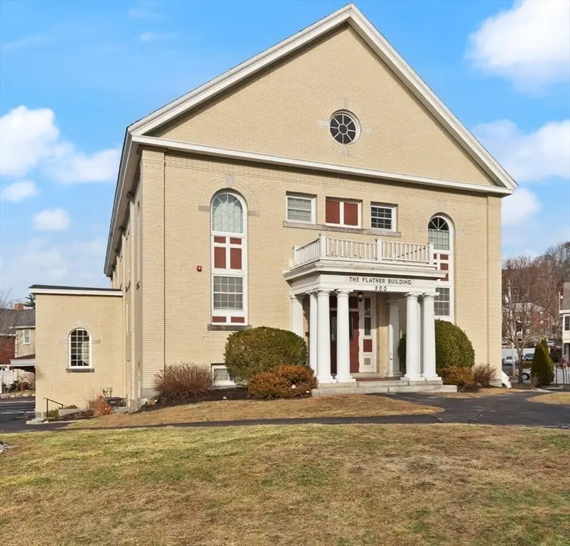 200 Rogers St #6, Lowell, MA 01852 - Image #1