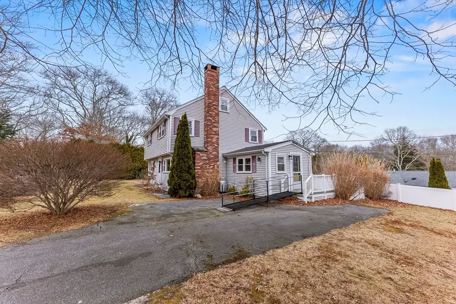 8 Driftwood Ln, Sagamore Beach, MA 02562 - Image #3