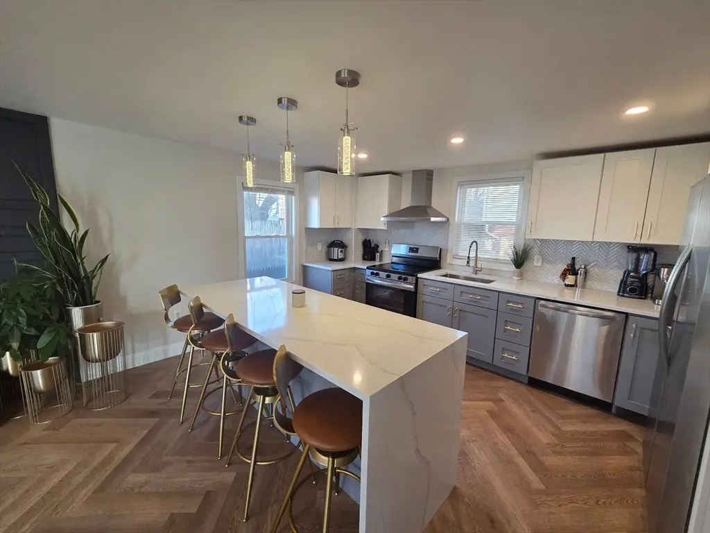 35 Wright St, Stoneham, MA 02180 - Image #1