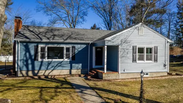 25 Pershing Ave, Acushnet, MA 02743