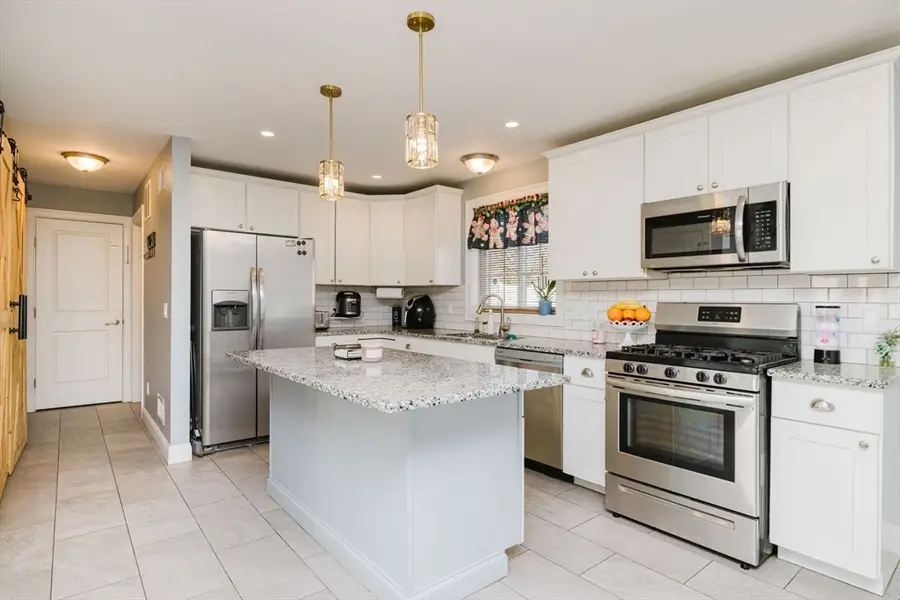 65 Armsby St, New Bedford, MA 02745 - Image #2