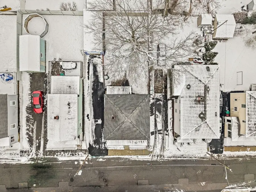 27 Bunker Hill Ave, Lowell, MA 01850 - Image #3