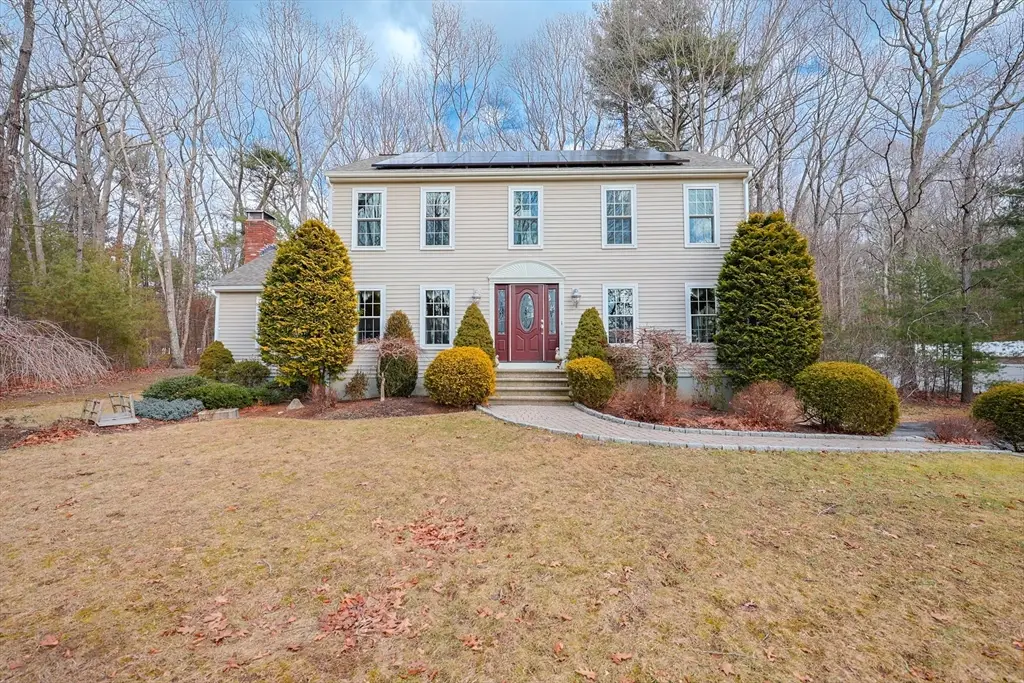 6 Daniels Rd, Mendon, MA 01756 - Image #1