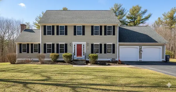 127 Hillcrest Rd, Northbridge, MA 01588