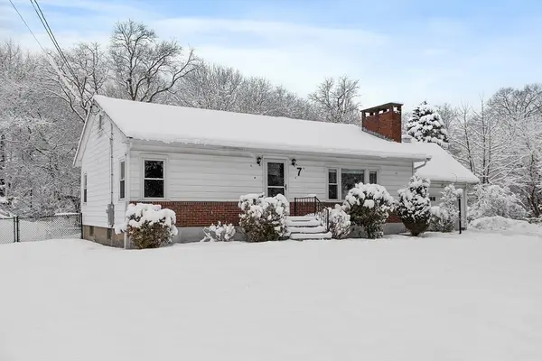 7 Lindsay Rd, Billerica, MA 01821