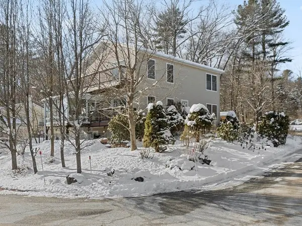 5 Glen Echo Shore Rd, Charlton, MA 01507