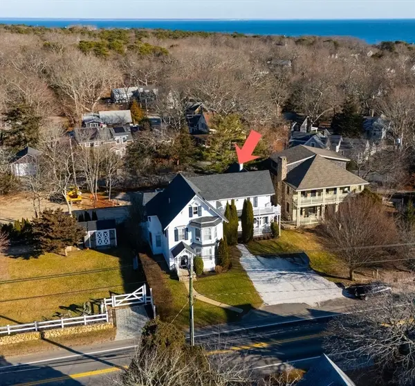 35 New York Avenue, Oak Bluffs, MA 02557