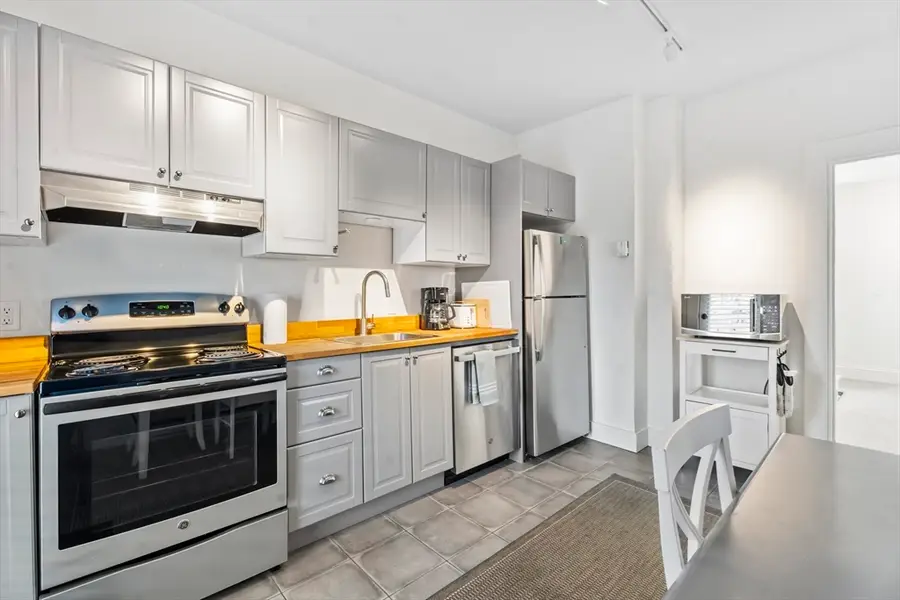 35 New York Avenue, Oak Bluffs, MA 02557 - Image #3