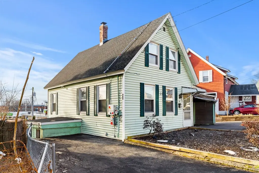 28 Liberty St, Lowell, MA 01851 - Image #1