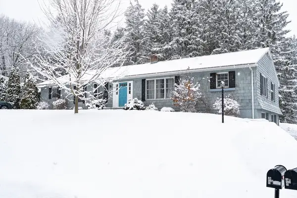 2 West Park Drive, Easthampton, MA 01027
