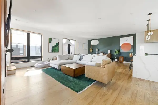 31 Hall St #2, Waltham, MA 02453