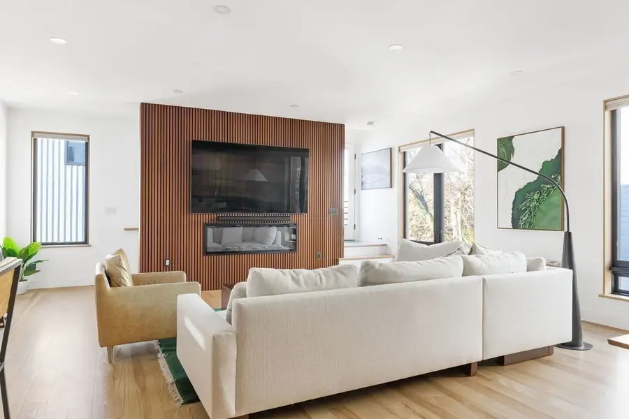 31 Hall St #2, Waltham, MA 02453 - Image #2