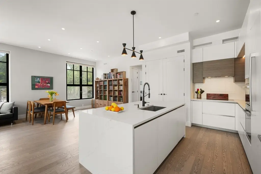 8 Leverett St #3, Brookline, MA 02445 - Image #1