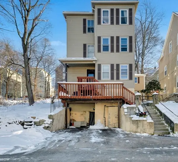 67 Rodney St, Worcester, MA 01605