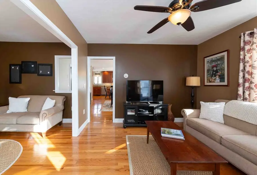 40 Arlington Ave, Dracut, MA 01826 - Image #3