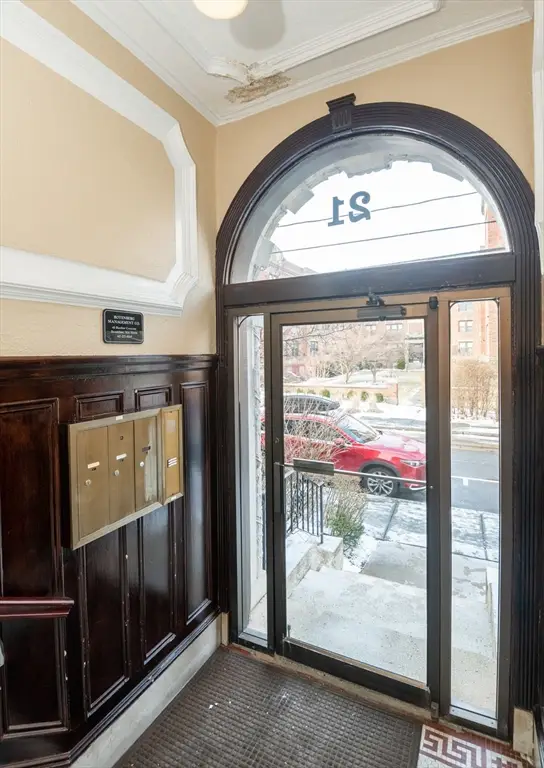 21 Green St #3, Brookline, MA 02446 - Image #2