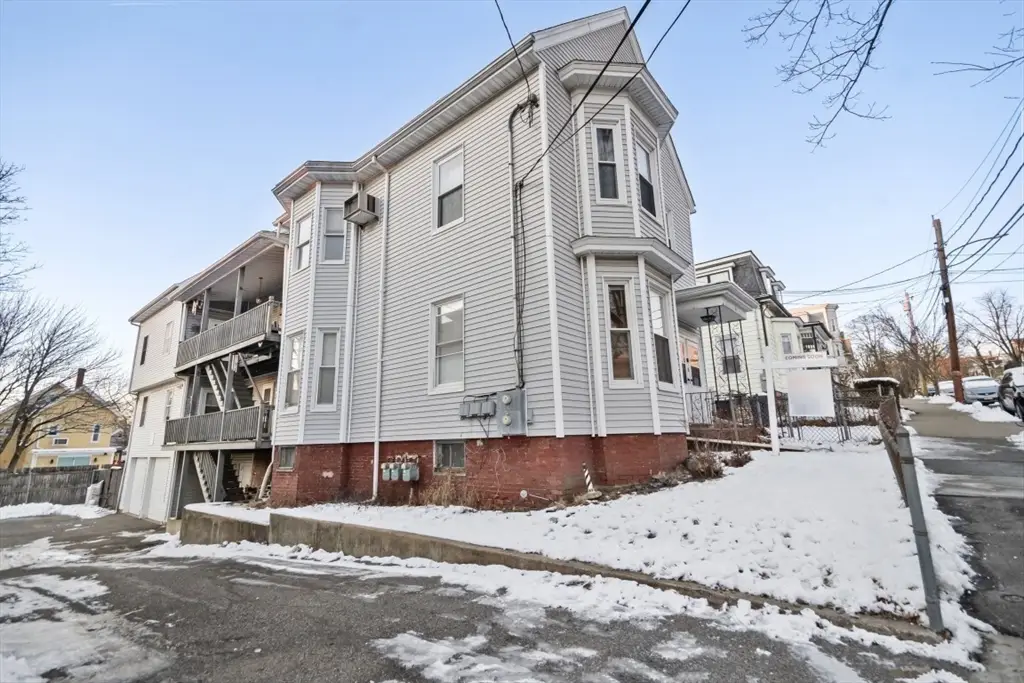 34 Putnam St, Somerville, MA 02143 - Image #1