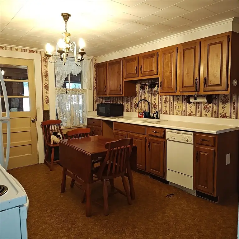 233 Maple St, Warren, MA 01083 - Image #2