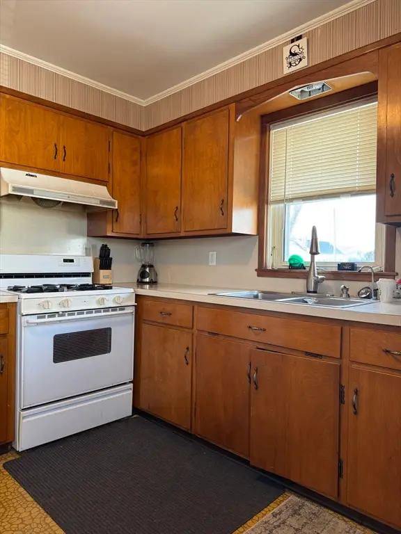 35 Randall Ave, Somerset, MA 02726 - Image #3